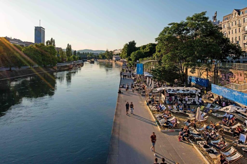 Ferienwohnung Center Apt In Best Area Near Park & Danube 20'To Airport Wien Exterior foto