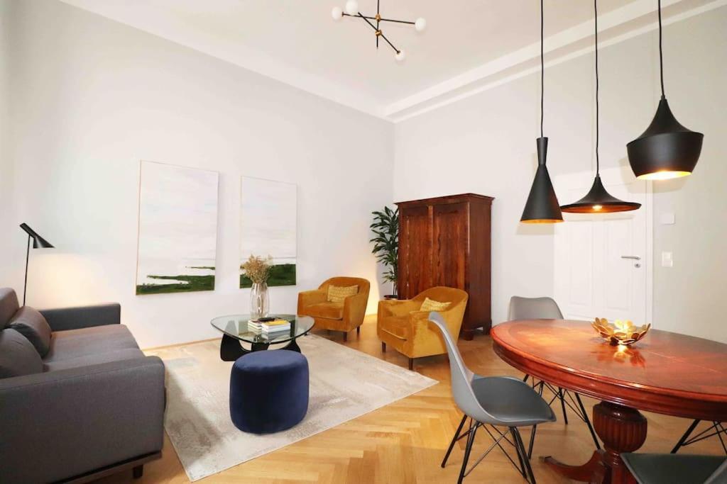 Ferienwohnung Center Apt In Best Area Near Park & Danube 20'To Airport Wien Exterior foto