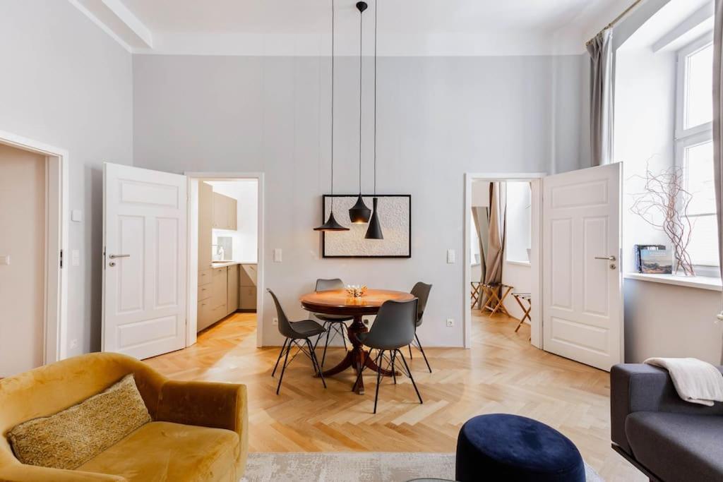Ferienwohnung Center Apt In Best Area Near Park & Danube 20'To Airport Wien Exterior foto